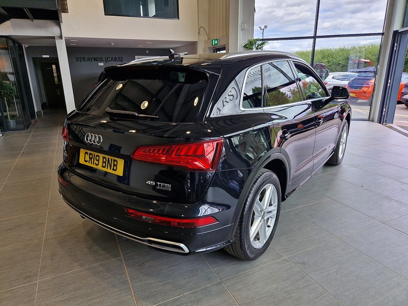 Audi Q5 TFSI S line - U12237