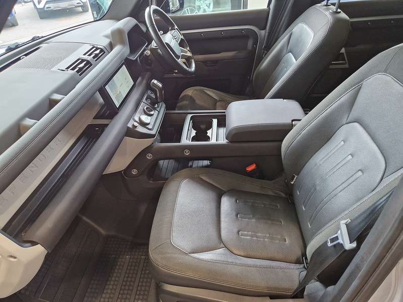 Land Rover Defender 110 SD4 First Edition - U12241