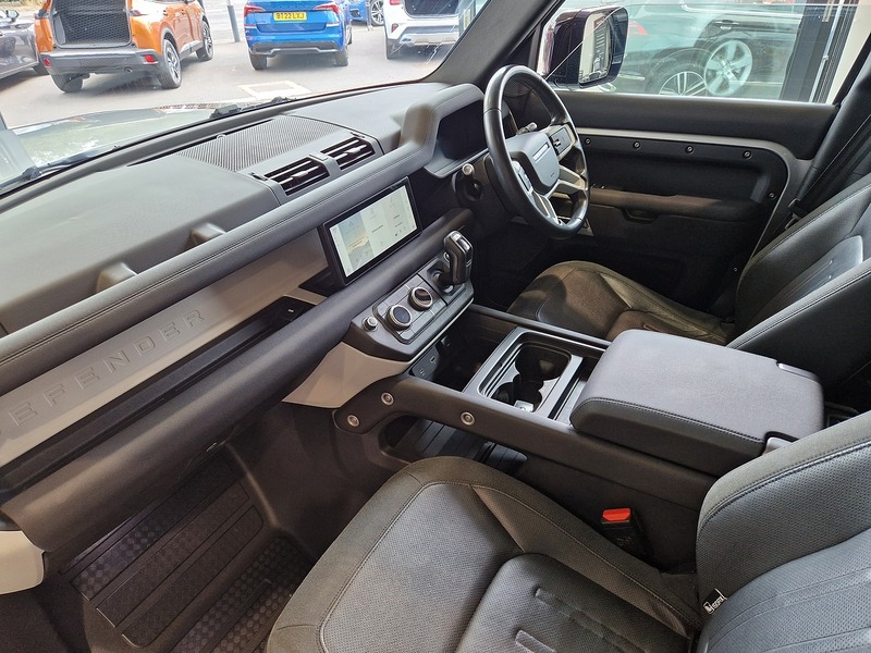 Land Rover Defender 110 SD4 First Edition - U12241