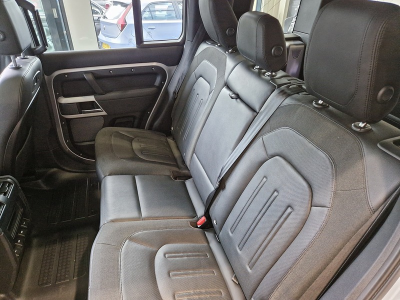 Land Rover Defender 110 SD4 First Edition - U12241