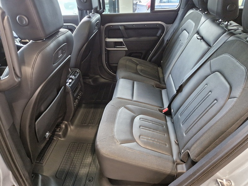 Land Rover Defender 110 SD4 First Edition - U12241