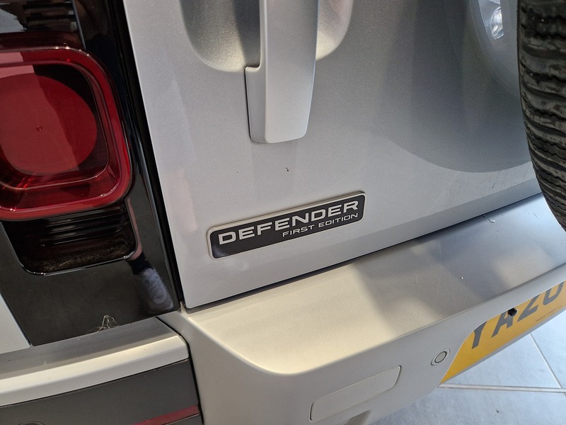 Land Rover Defender 110 SD4 First Edition - U12241