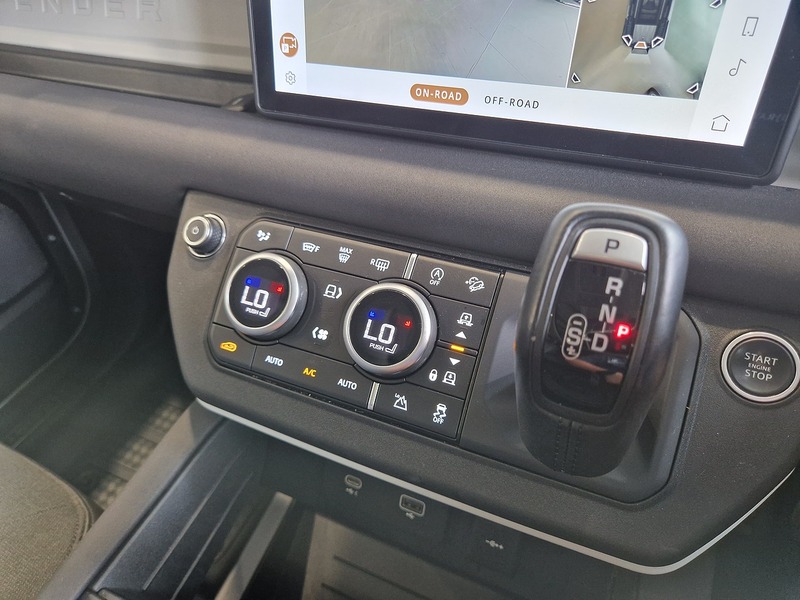 Land Rover Defender 110 SD4 First Edition - U12241