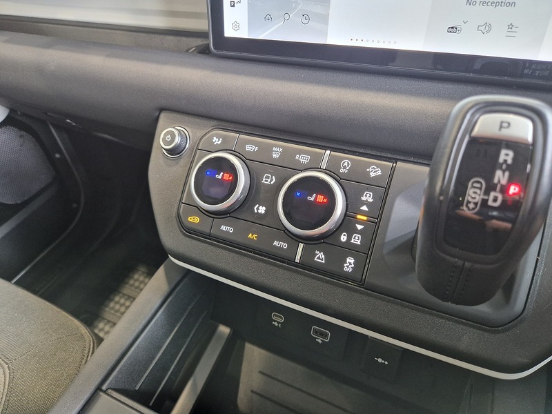 Land Rover Defender 110 SD4 First Edition - U12241