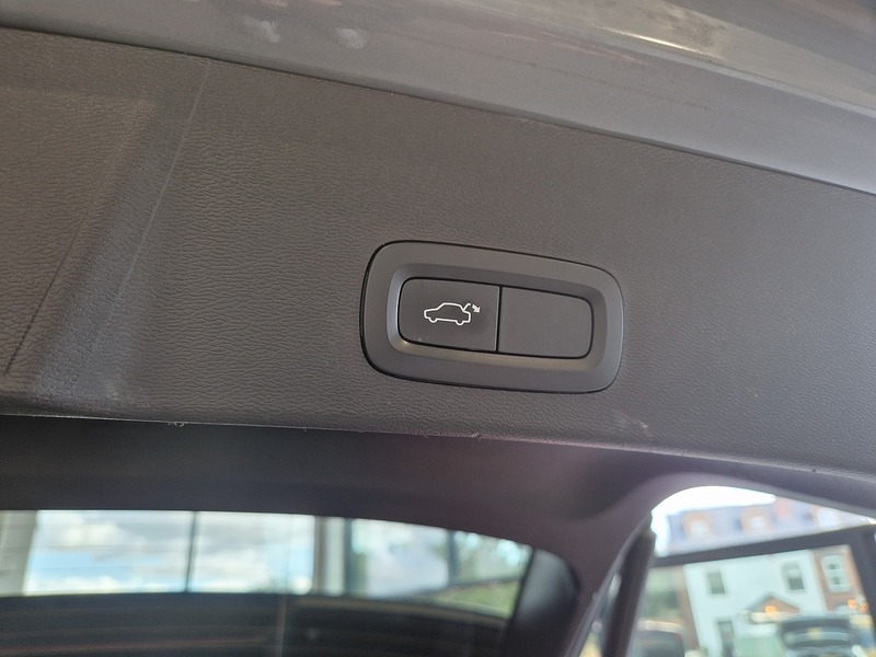 Volvo XC40 h T5 Twin Engine R-Design Pro - U12261