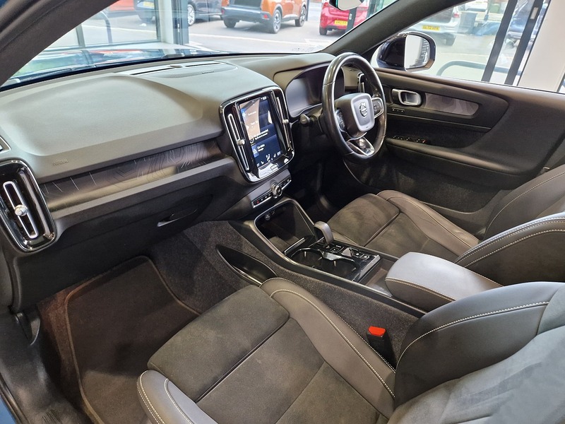 Volvo XC40 h T5 Ultimate Dark - U12264