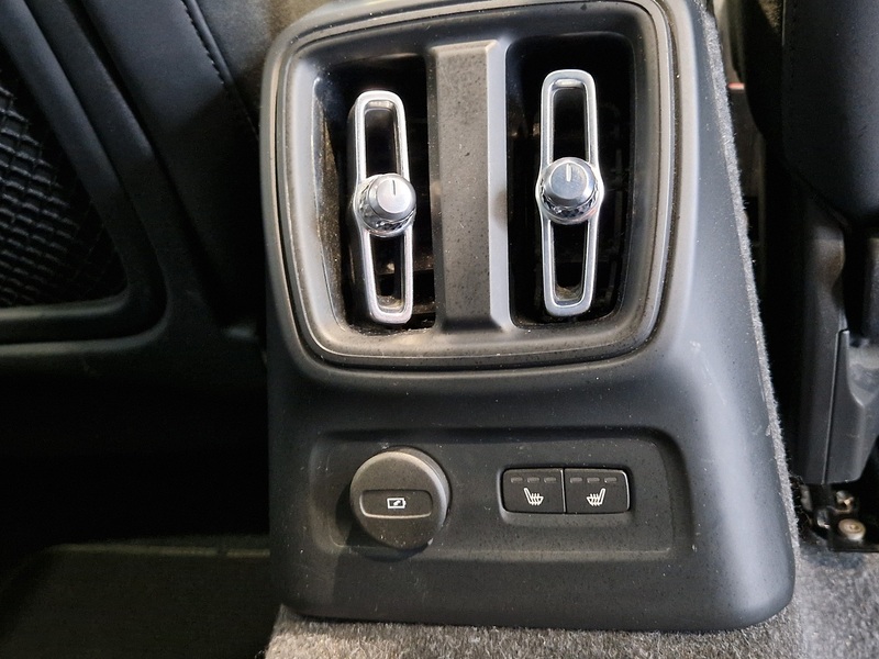 Volvo XC40 h T5 Ultimate Dark - U12264