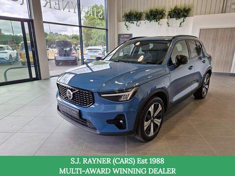 Volvo XC40 2.0 D3 Momentum Estate 5dr Diesel Auto Euro 6 (s/s) (150 ps)