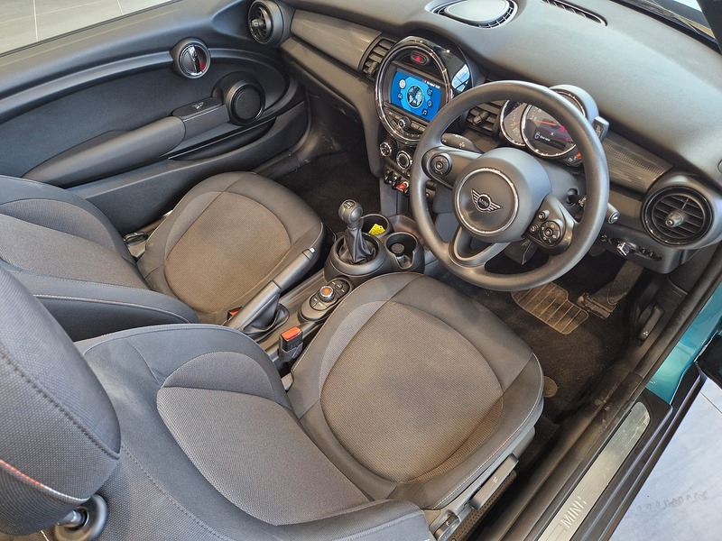 MINI Convertible Cooper Classic - U12271