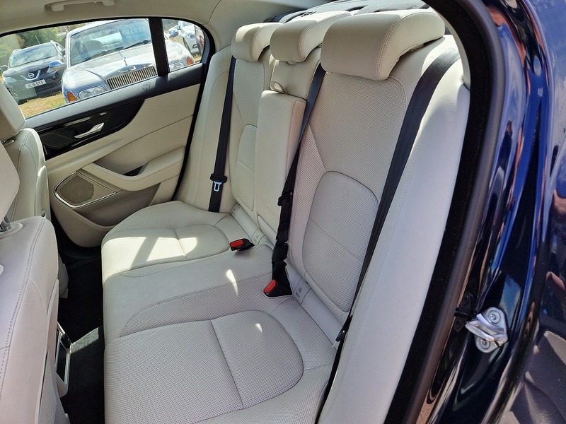 Jaguar XE D200 MHEV S - U12273