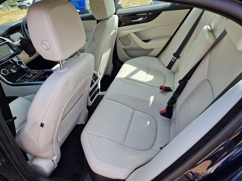 Jaguar XE D200 MHEV S - U12273