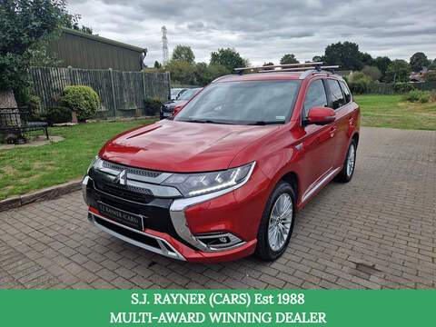 Mitsubishi Outlander 3.2 DI-DC SG3 SUV 5dr Diesel Auto 4WD Euro 6 LWB (187 ps)