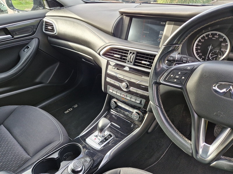 Infiniti QX30 d Premium - U12279
