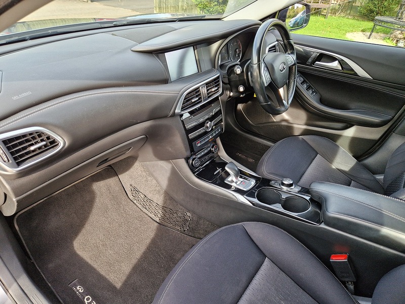 Infiniti QX30 d Premium - U12279