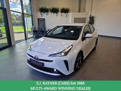 Toyota Prius 2.0 VVT-h GR SPORT Hatchback 5dr Petrol Hybrid CVT Euro 6 (s/s) (184 ps)