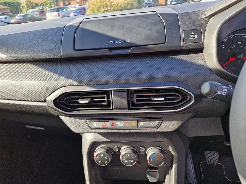 Dacia Sandero TCe Bi-Fuel Essential - U12297