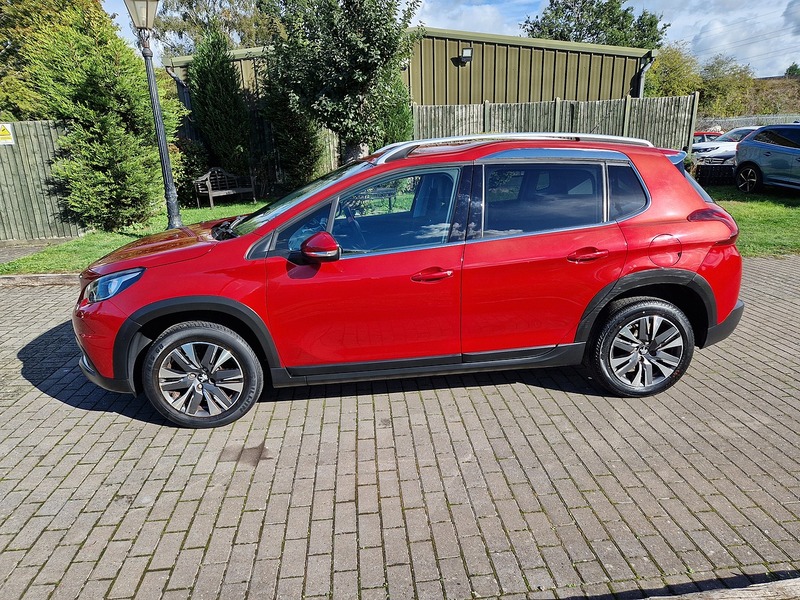 Peugeot 2008 PureTech Allure - U12306