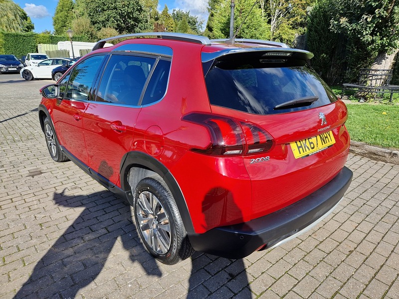 Peugeot 2008 PureTech Allure - U12306