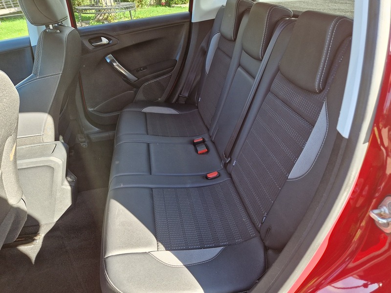 Peugeot 2008 PureTech Allure - U12306