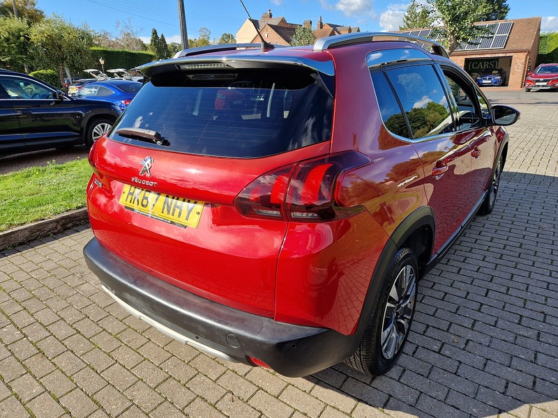 Peugeot 2008 PureTech Allure - U12306
