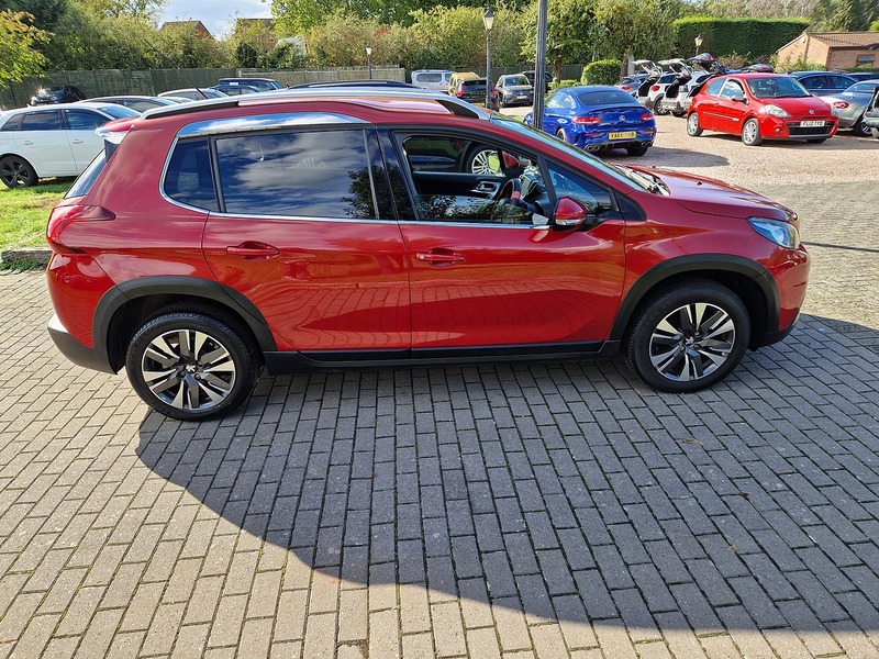 Peugeot 2008 PureTech Allure - U12306