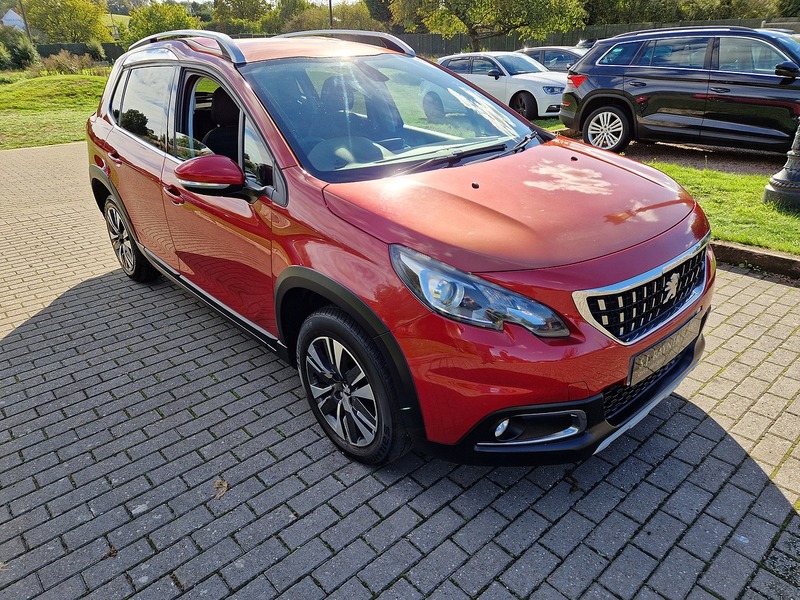 Peugeot 2008 PureTech Allure - U12306