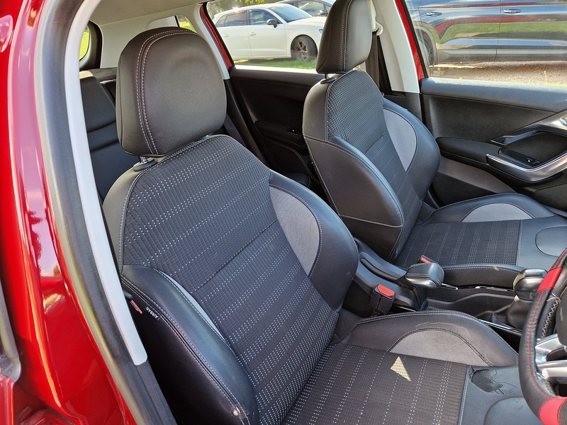 Peugeot 2008 PureTech Allure - U12306