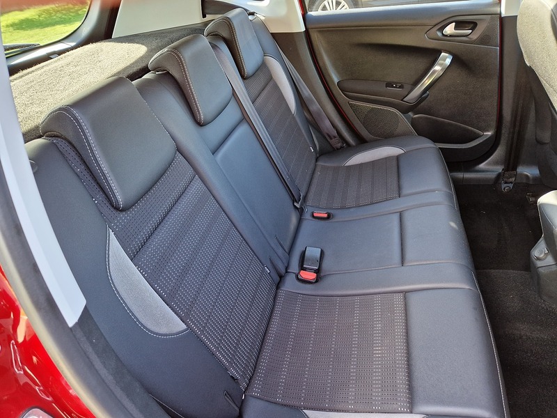 Peugeot 2008 PureTech Allure - U12306