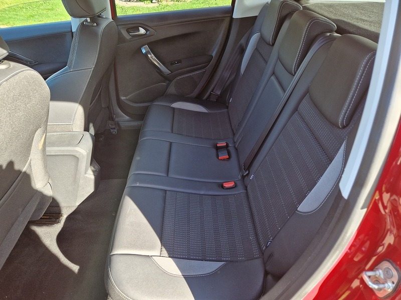 Peugeot 2008 PureTech Allure - U12306