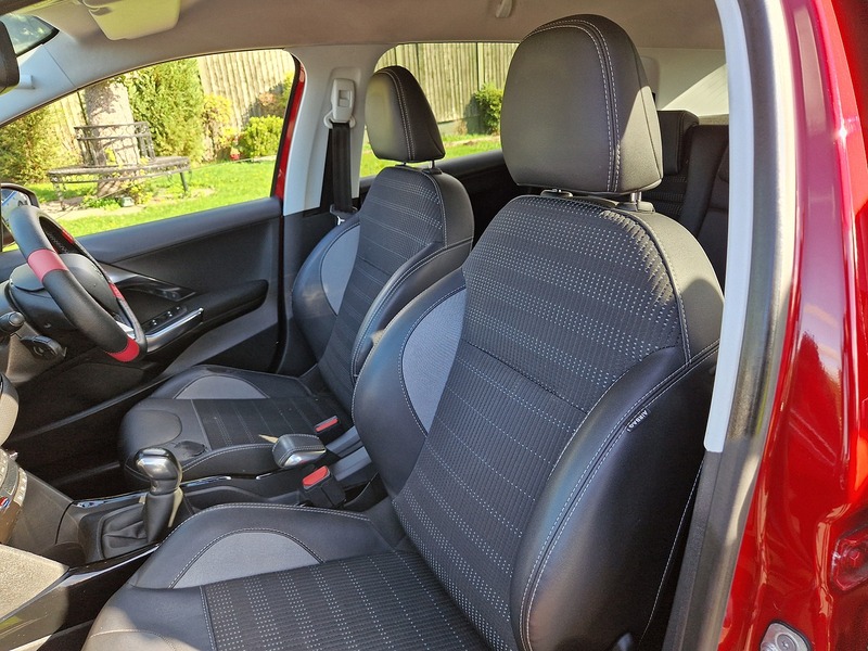 Peugeot 2008 PureTech Allure - U12306