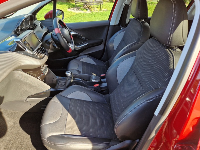 Peugeot 2008 PureTech Allure - U12306