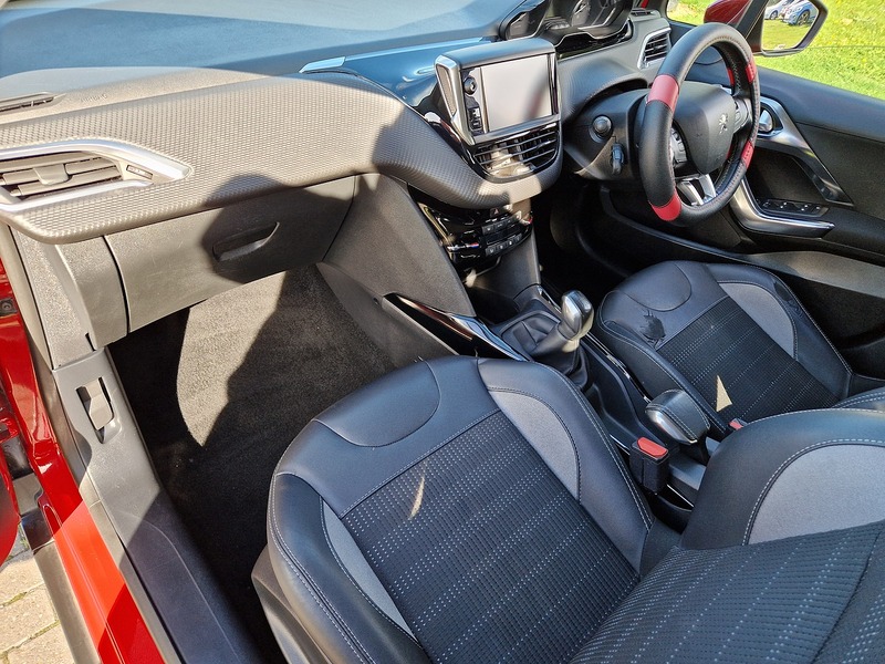 Peugeot 2008 PureTech Allure - U12306