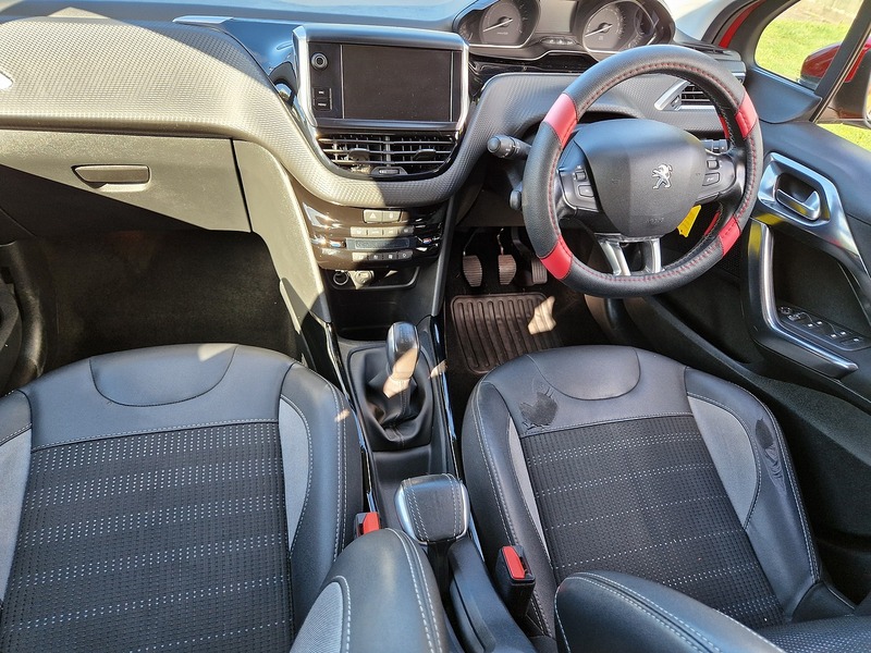 Peugeot 2008 PureTech Allure - U12306