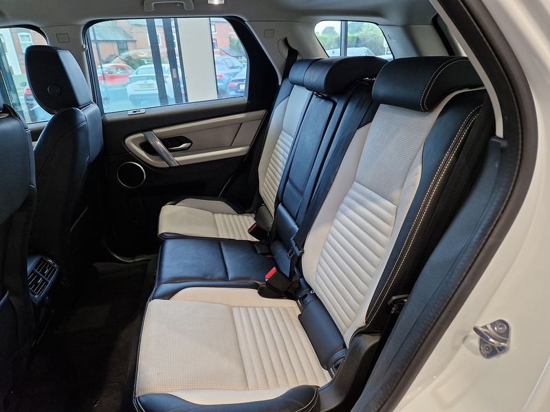Land Rover Discovery Sport P300e R-Dynamic S - U12311
