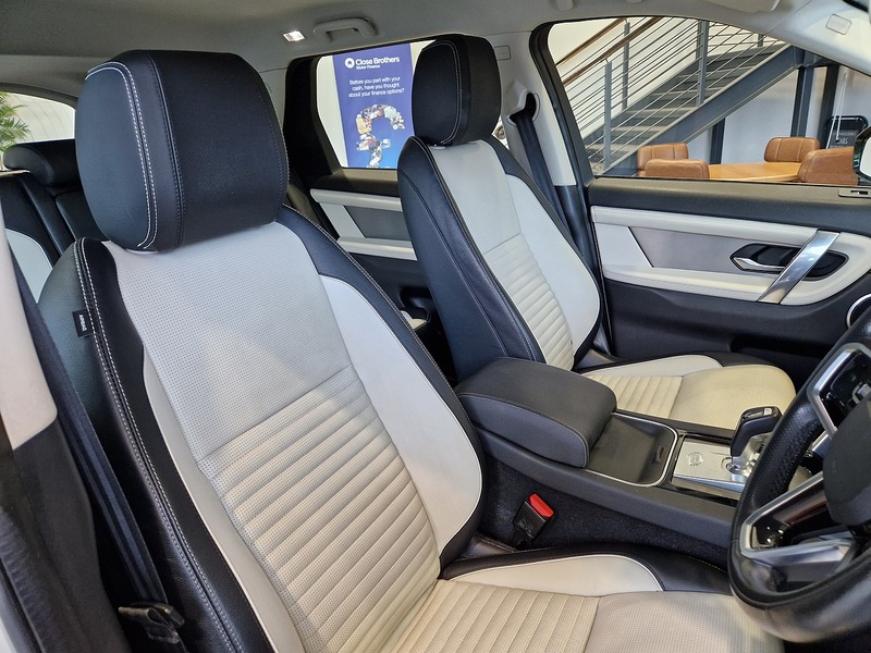 Land Rover Discovery Sport P300e R-Dynamic S - U12311