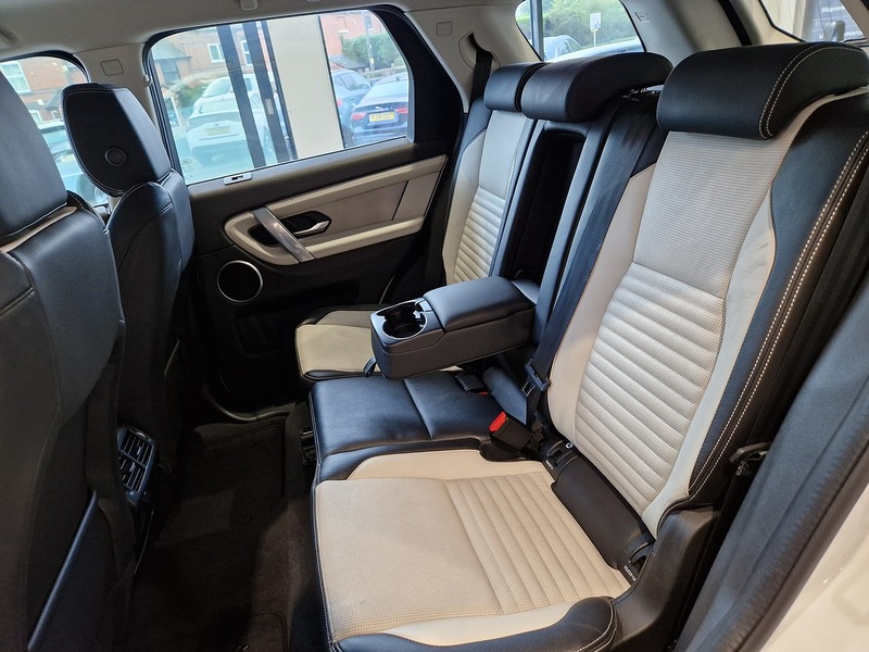 Land Rover Discovery Sport P300e R-Dynamic S - U12311