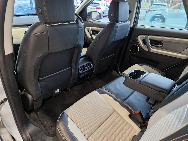 Land Rover Discovery Sport P300e R-Dynamic S - U12311
