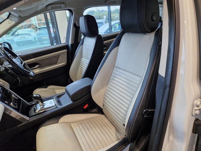 Land Rover Discovery Sport P300e R-Dynamic S - U12311