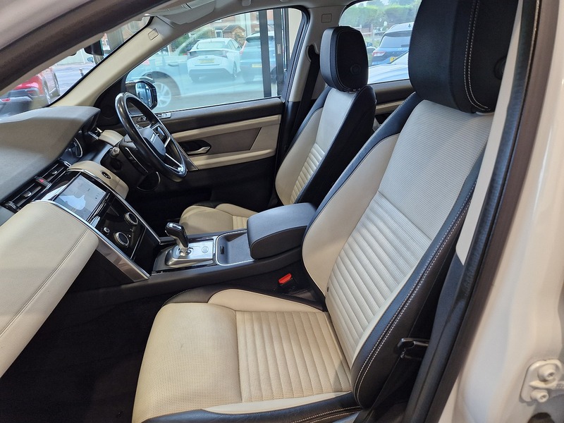 Land Rover Discovery Sport P300e R-Dynamic S - U12311