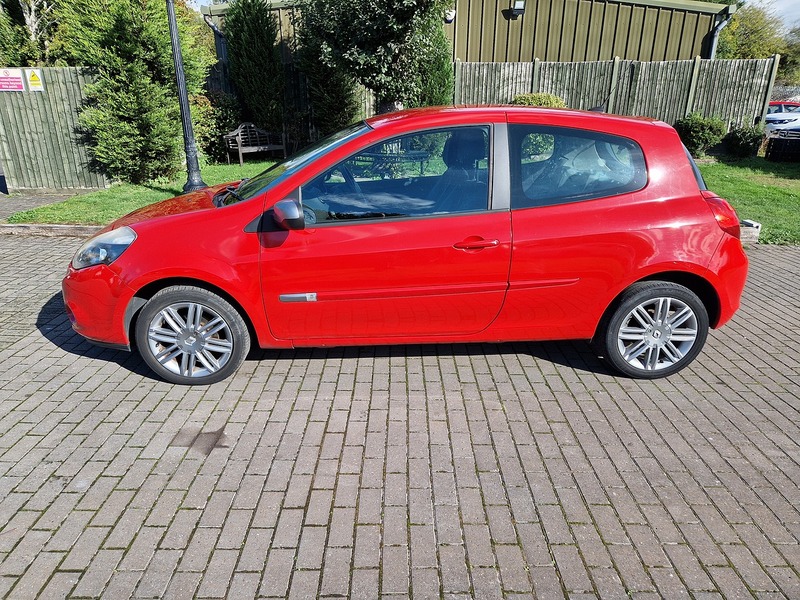 Renault Clio Dynamique TomTom - U12321