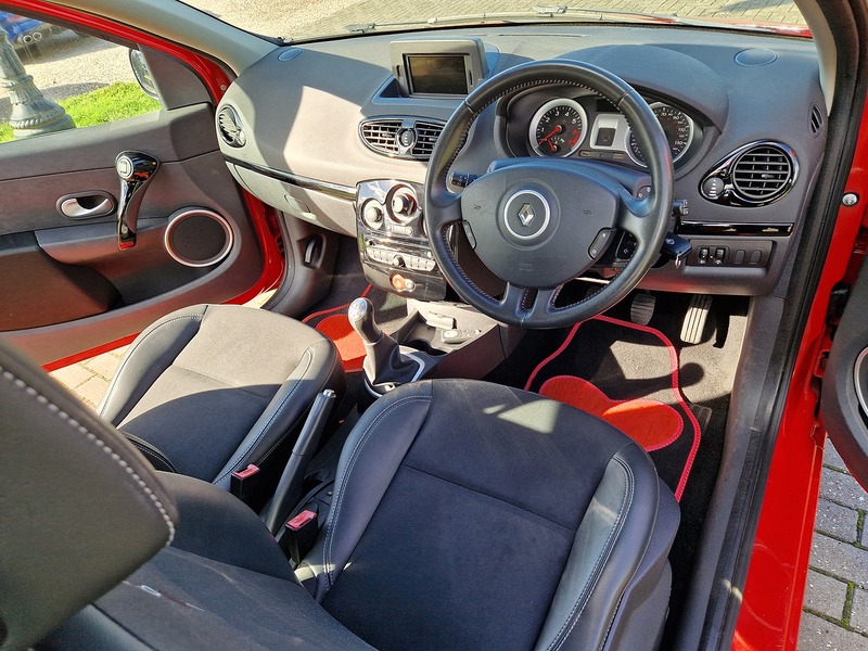Renault Clio Dynamique TomTom - U12321