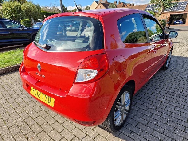 Renault Clio Dynamique TomTom - U12321