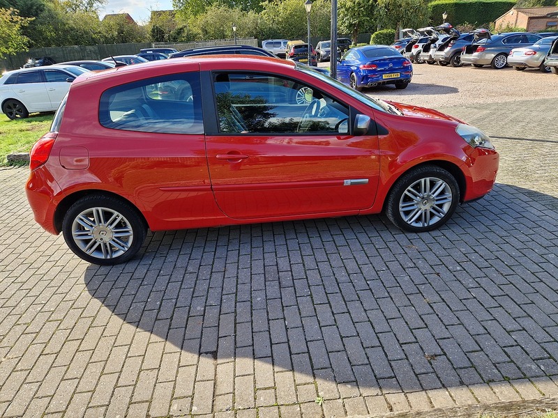 Renault Clio Dynamique TomTom - U12321