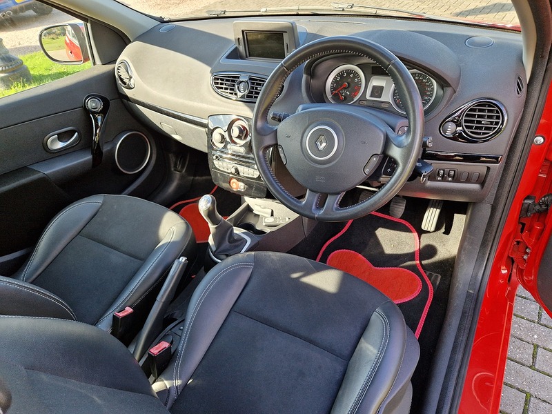 Renault Clio Dynamique TomTom - U12321