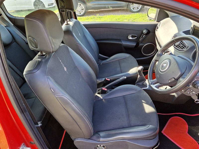 Renault Clio Dynamique TomTom - U12321