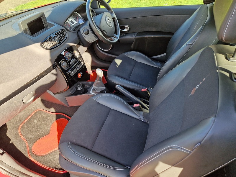 Renault Clio Dynamique TomTom - U12321