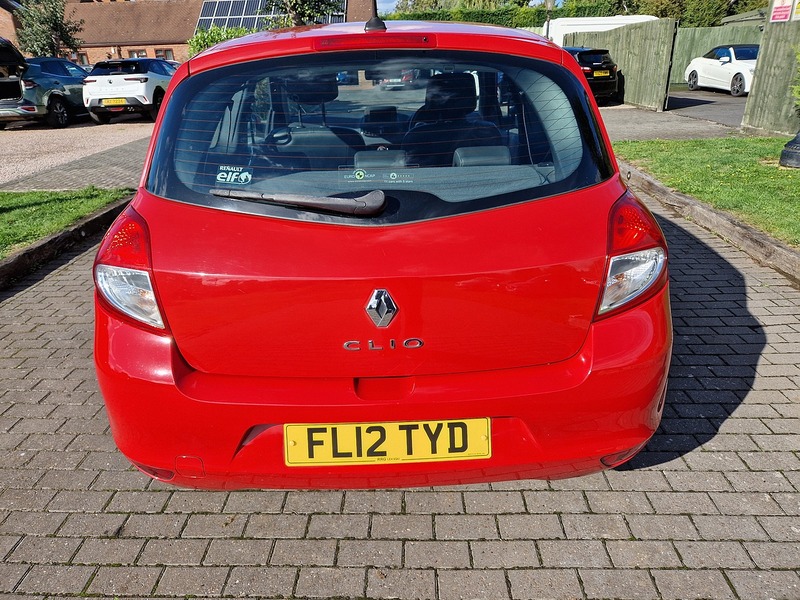 Renault Clio Dynamique TomTom - U12321