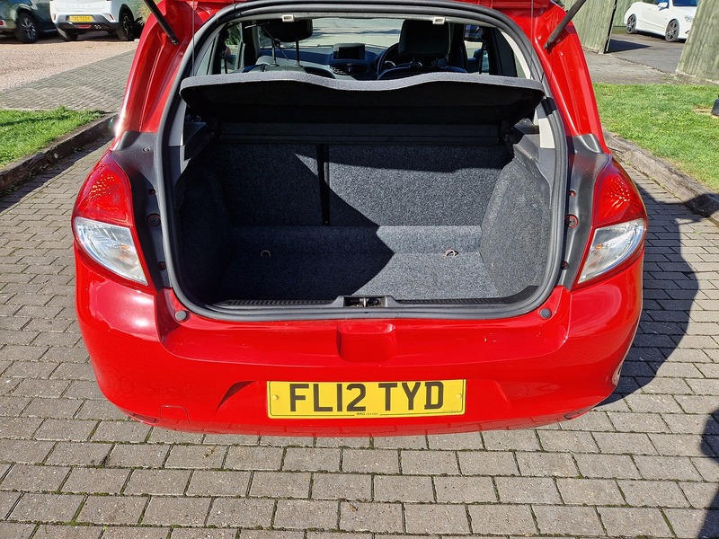 Renault Clio Dynamique TomTom - U12321
