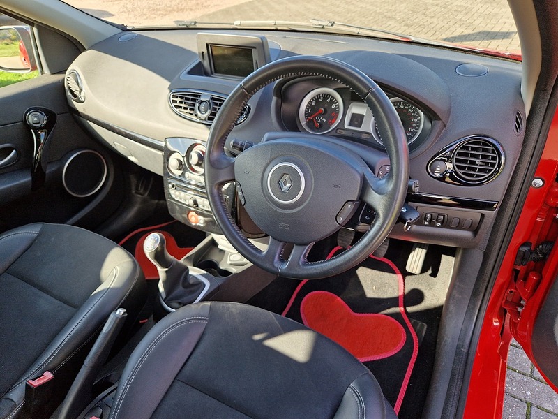 Renault Clio Dynamique TomTom - U12321