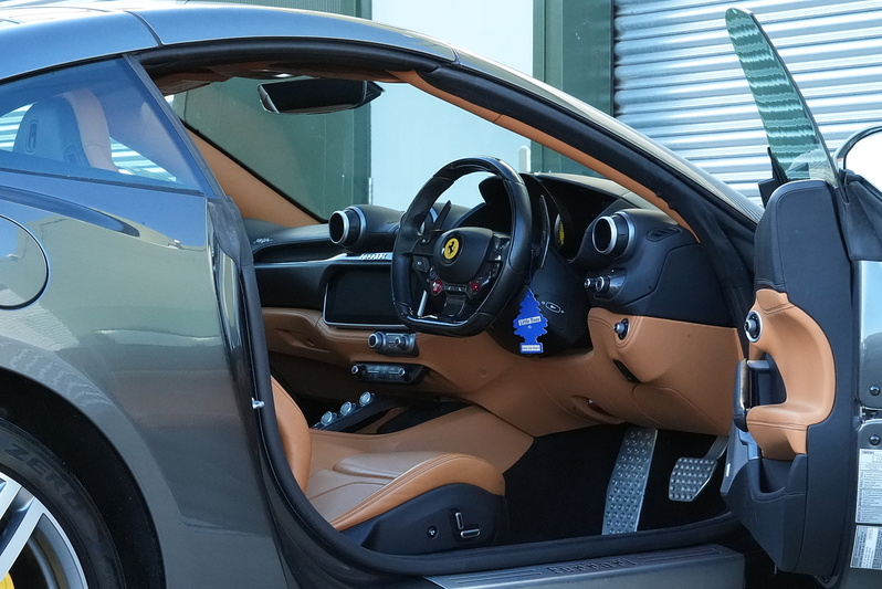 Ferrari Portofino T V8 - U527